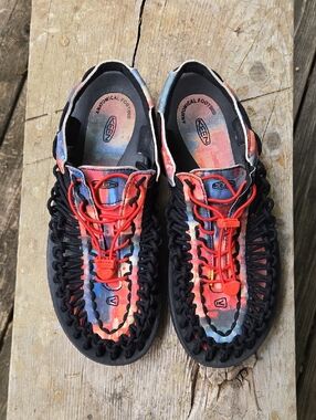 KEEN.  Men's Uneek Sneakers in Black, Orange & Blue. Size 10. Perfect!